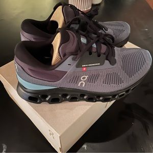 On Running Cloudstratus 3 brand new!